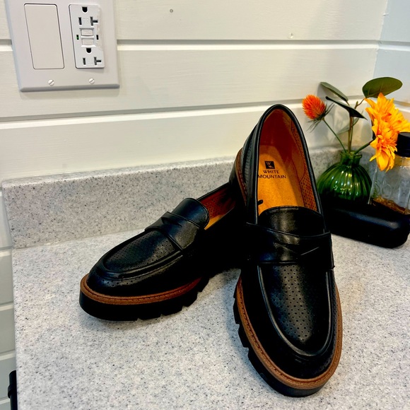 White Mountain Gunner Loafer - Picture 2 of 3